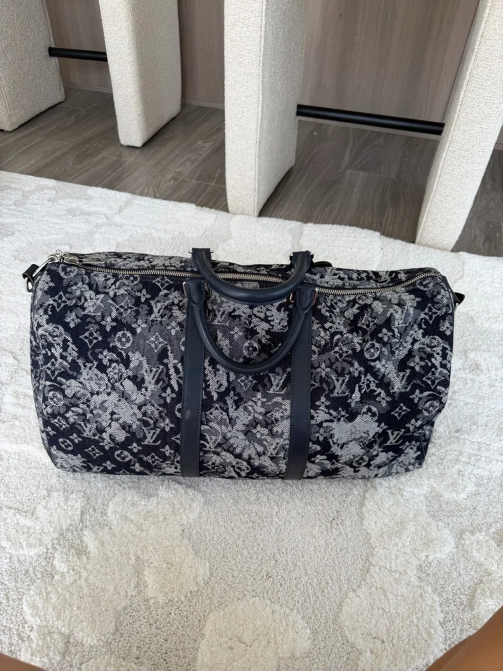 Louis Vuitton excellent comes